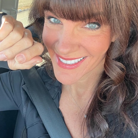 Meet your Posher, Cathy - Picture 1 of 1